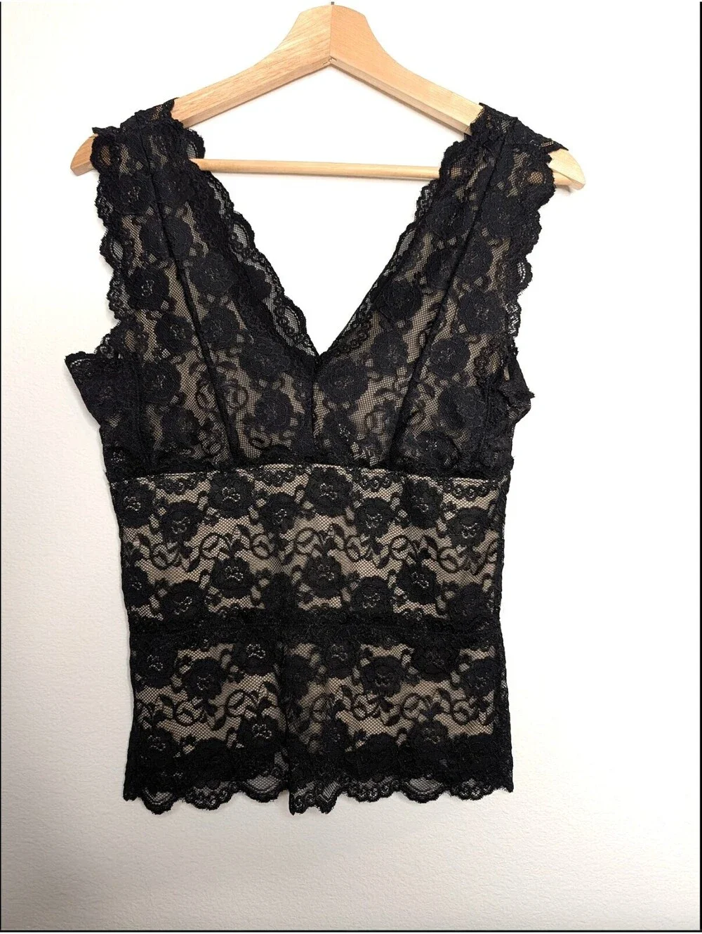 Vintage Lace V-Neck Tank Top - Picture 5 of 6